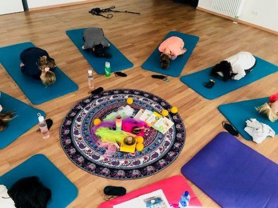 Kinder beim Yoga