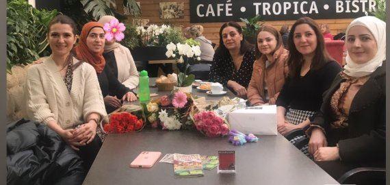 Der Frauentreff, hier im Tropica, mit Fatma Gencer (links)